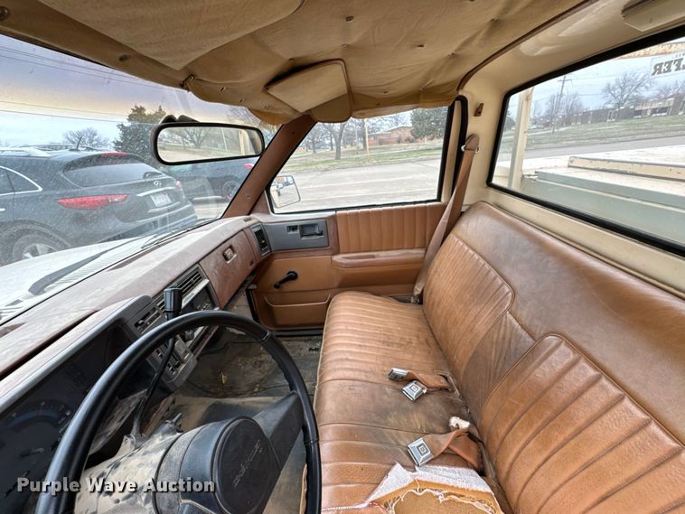 image for item OJ9690 1991 Chevrolet S10 utility bed pickup truck