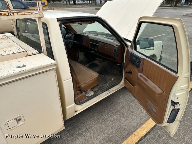 image for item OJ9690 1991 Chevrolet S10 utility bed pickup truck