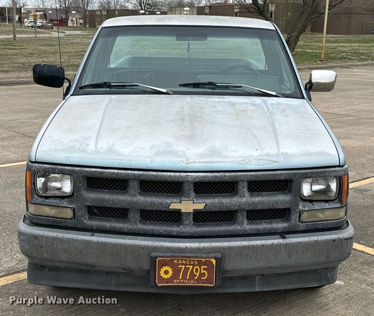 image for item OJ9691 1991 Chevrolet C1500 pickup truck