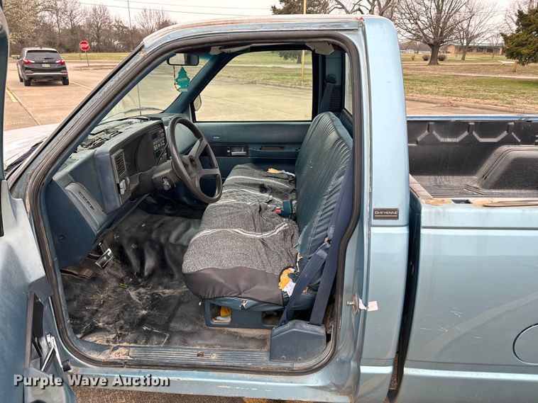 image for item OJ9691 1991 Chevrolet C1500 pickup truck