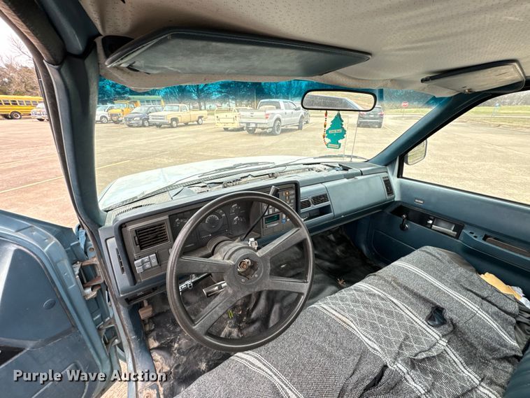 image for item OJ9691 1991 Chevrolet C1500 pickup truck