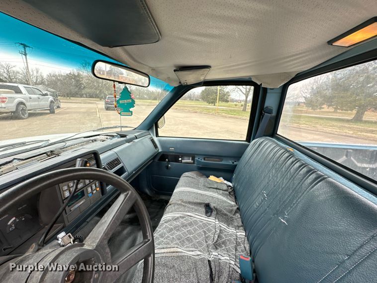 image for item OJ9691 1991 Chevrolet C1500 pickup truck