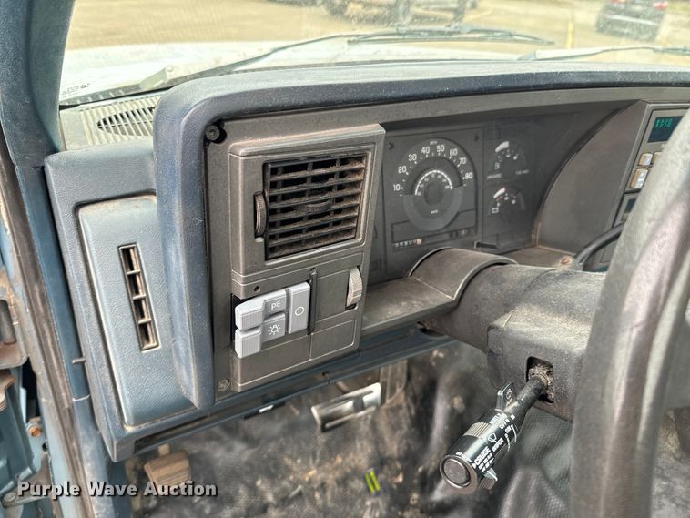 image for item OJ9691 1991 Chevrolet C1500 pickup truck