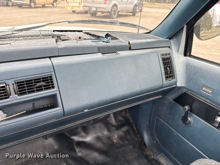image for item OJ9691 1991 Chevrolet C1500 pickup truck