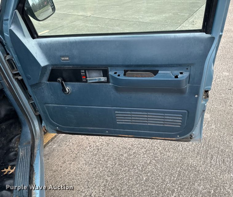 image for item OJ9691 1991 Chevrolet C1500 pickup truck