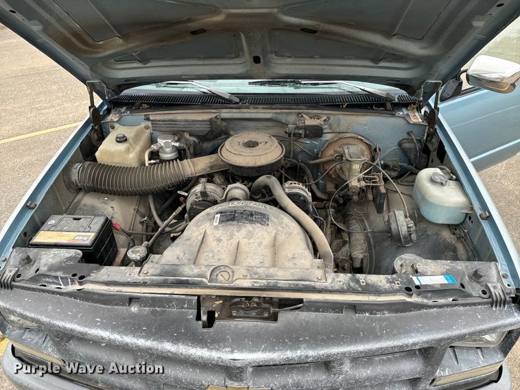 image for item OJ9691 1991 Chevrolet C1500 pickup truck