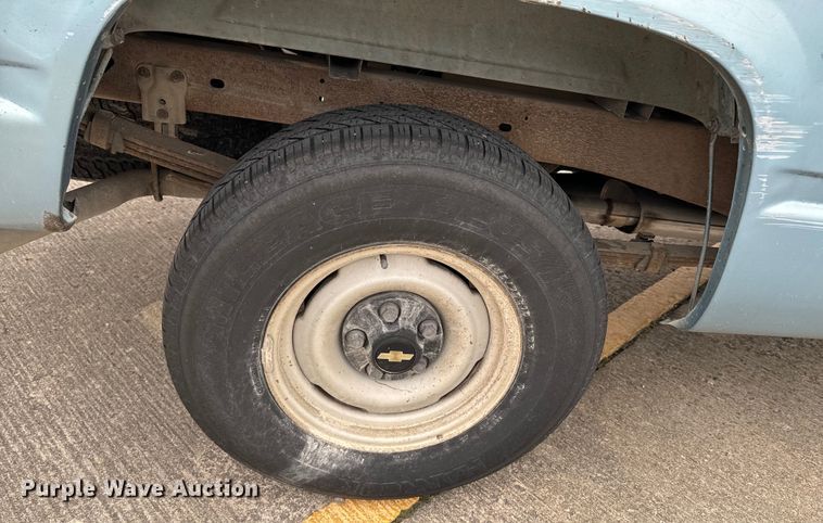 image for item OJ9691 1991 Chevrolet C1500 pickup truck