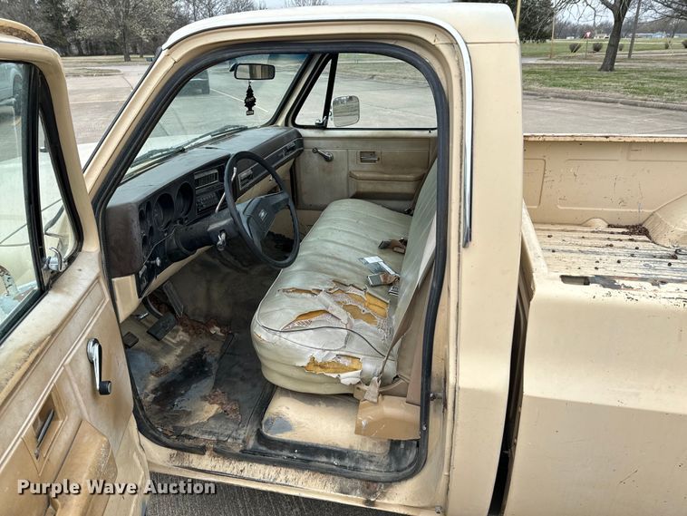 image for item OJ9692 1987 Chevrolet  C10 pickup truck