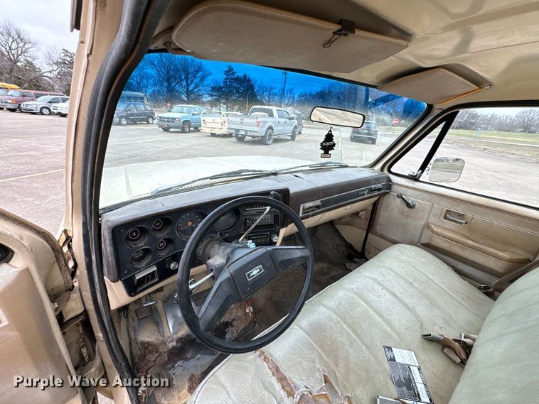 image for item OJ9692 1987 Chevrolet  C10 pickup truck
