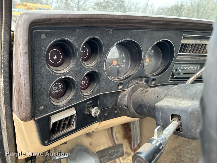 image for item OJ9692 1987 Chevrolet  C10 pickup truck