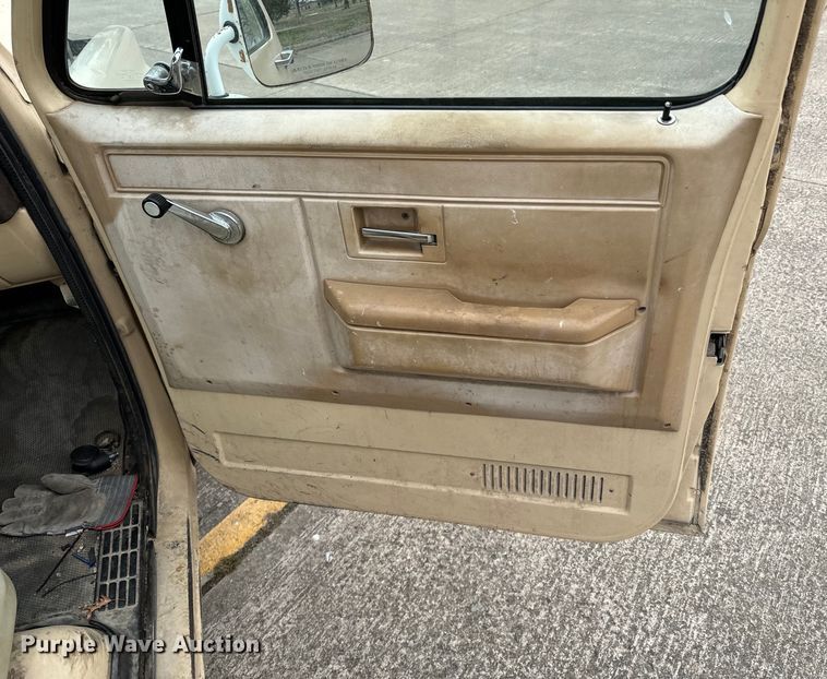 image for item OJ9692 1987 Chevrolet  C10 pickup truck