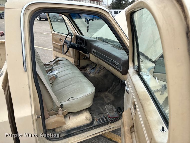 image for item OJ9692 1987 Chevrolet  C10 pickup truck