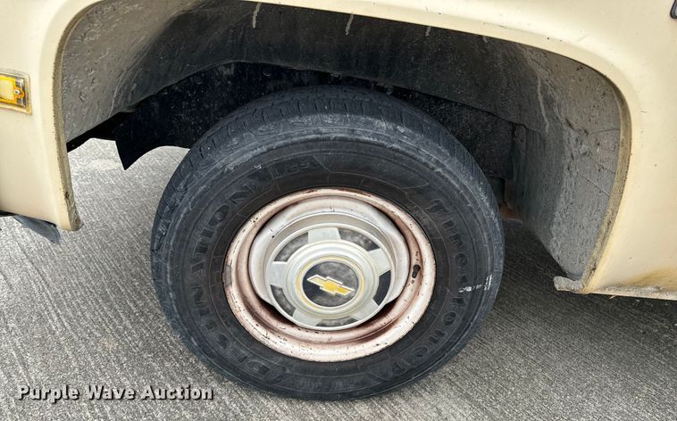 image for item OJ9692 1987 Chevrolet  C10 pickup truck