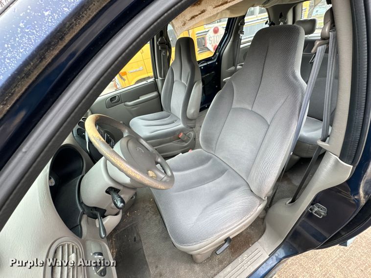 image for item OJ9693 2001 Dodge Caravan SE van