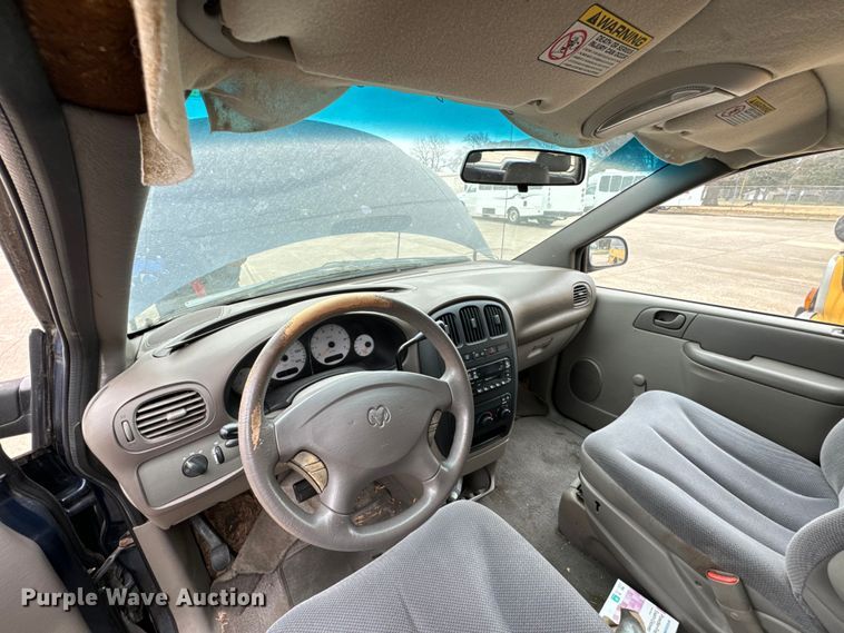 image for item OJ9693 2001 Dodge Caravan SE van