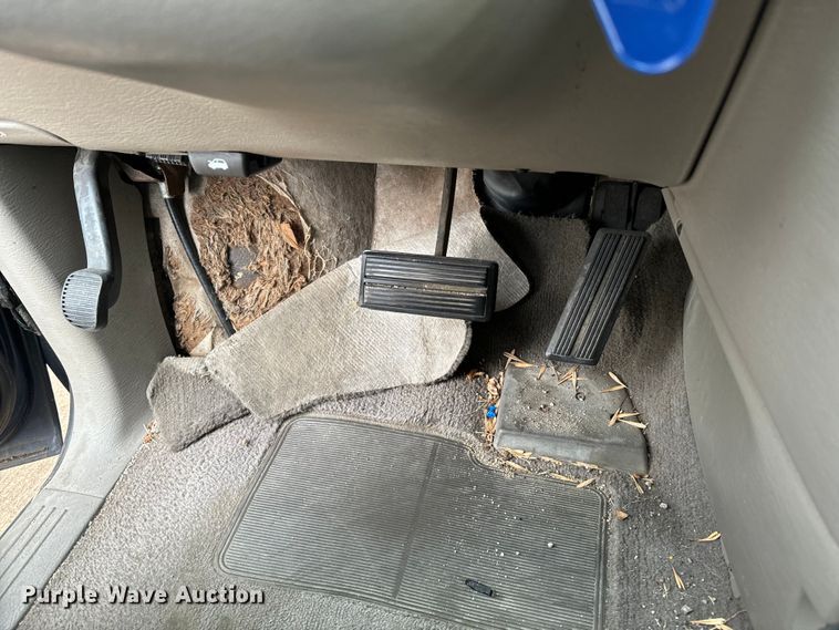 image for item OJ9693 2001 Dodge Caravan SE van