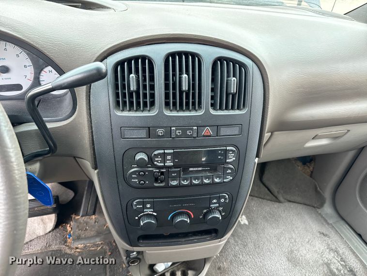 image for item OJ9693 2001 Dodge Caravan SE van