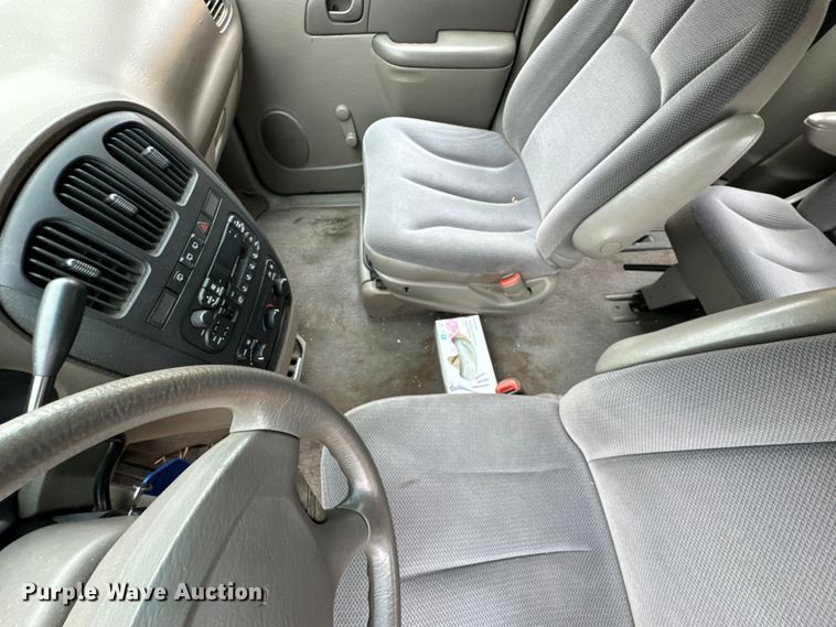 image for item OJ9693 2001 Dodge Caravan SE van