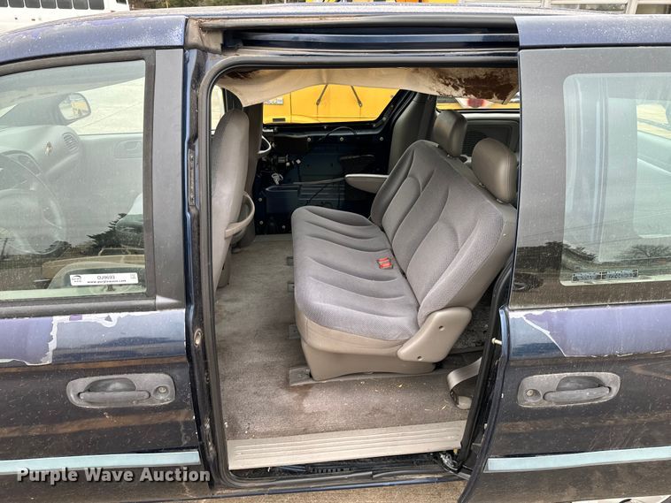 image for item OJ9693 2001 Dodge Caravan SE van
