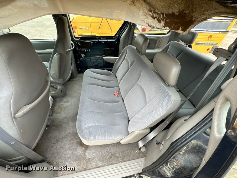 image for item OJ9693 2001 Dodge Caravan SE van
