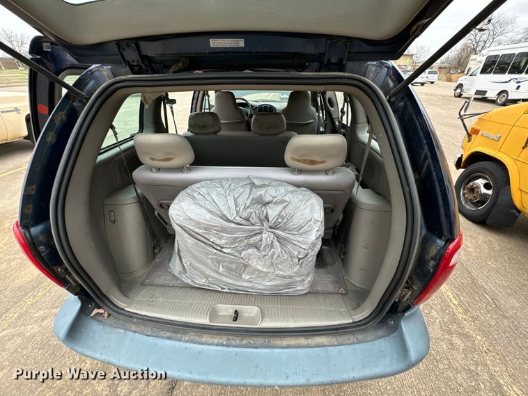 image for item OJ9693 2001 Dodge Caravan SE van