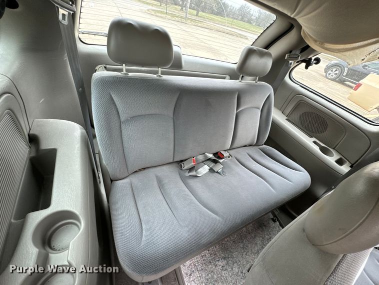 image for item OJ9693 2001 Dodge Caravan SE van