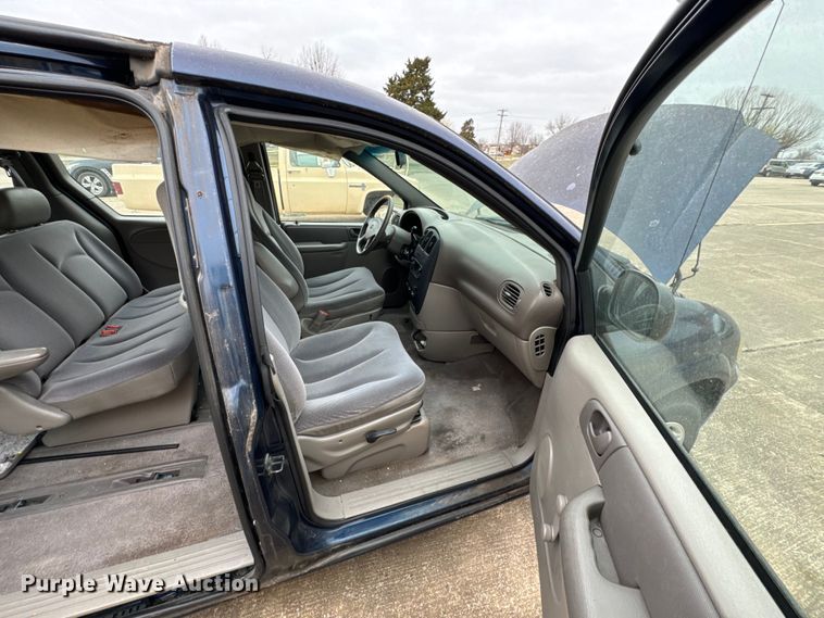 image for item OJ9693 2001 Dodge Caravan SE van