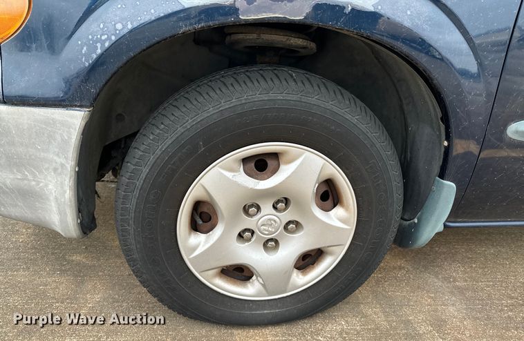 image for item OJ9693 2001 Dodge Caravan SE van