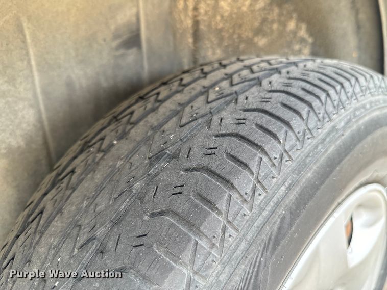 image for item OJ9693 2001 Dodge Caravan SE van