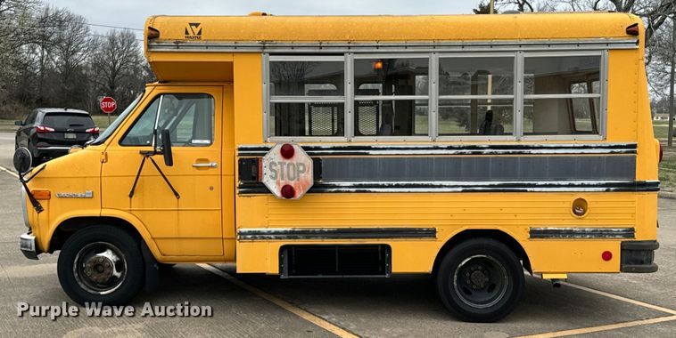 image for item OJ9694 1992 GMC Vandura school bus