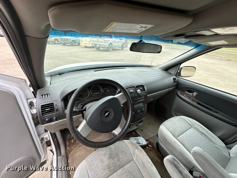 image for item OJ9695 2008 Chevrolet Uplander LS van