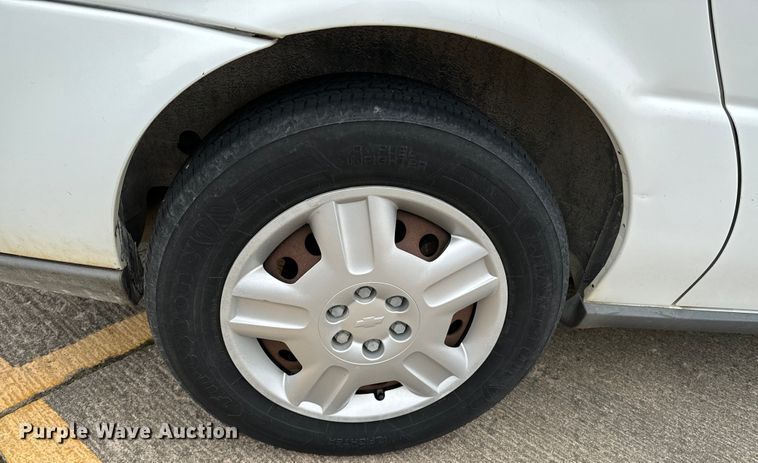 image for item OJ9695 2008 Chevrolet Uplander LS van