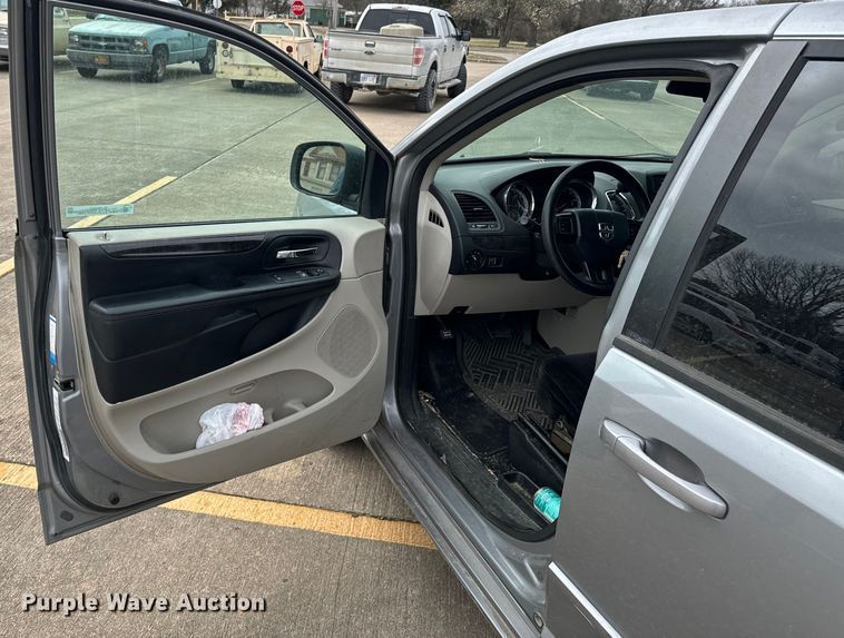 image for item OJ9696 2014 Dodge Grand Caravan van