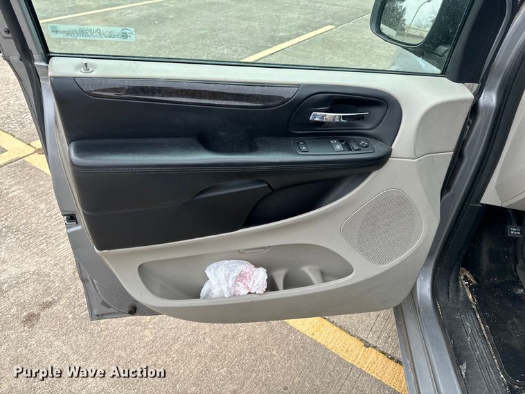 image for item OJ9696 2014 Dodge Grand Caravan van