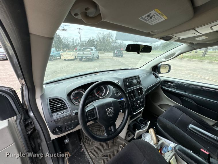 image for item OJ9696 2014 Dodge Grand Caravan van