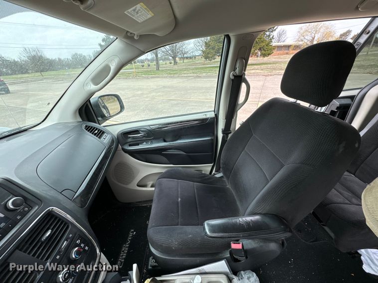 image for item OJ9696 2014 Dodge Grand Caravan van