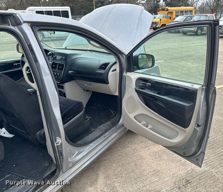 image for item OJ9696 2014 Dodge Grand Caravan van