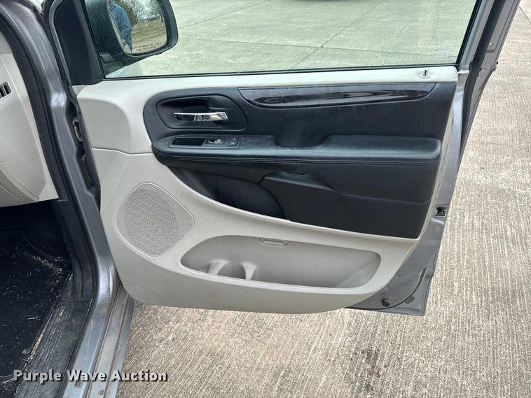 image for item OJ9696 2014 Dodge Grand Caravan van