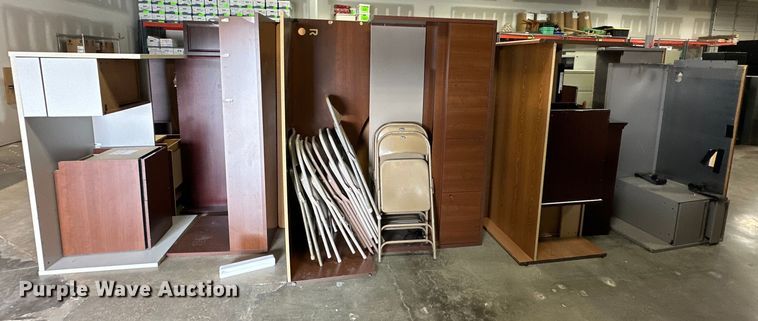 image for item OM9254 Office desk and chairs