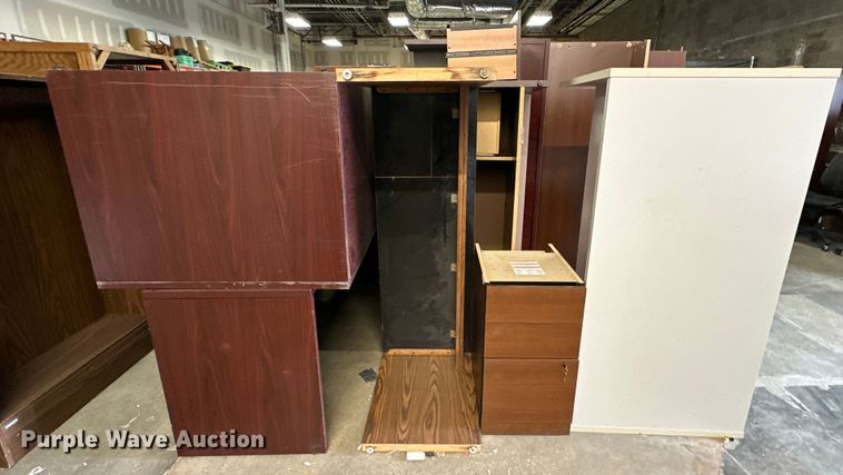 image for item OM9254 Office desk and chairs