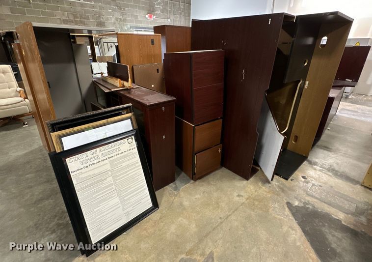 image for item OM9254 Office desk and chairs