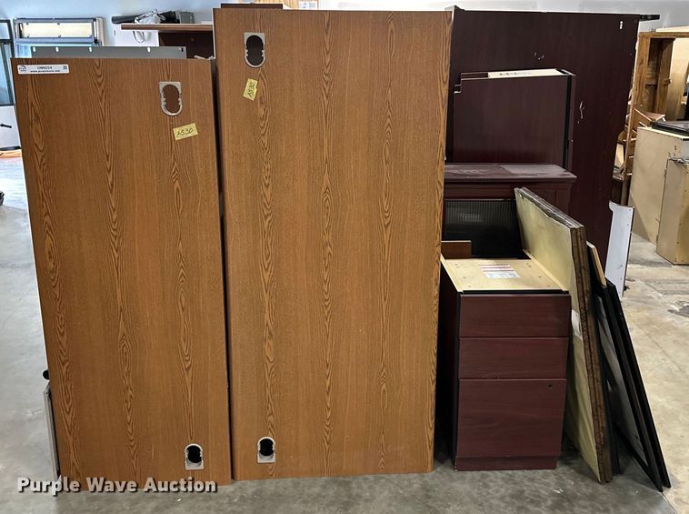 image for item OM9254 Office desk and chairs