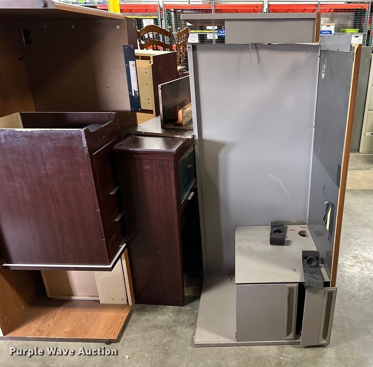 image for item OM9254 Office desk and chairs