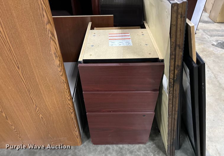 image for item OM9254 Office desk and chairs