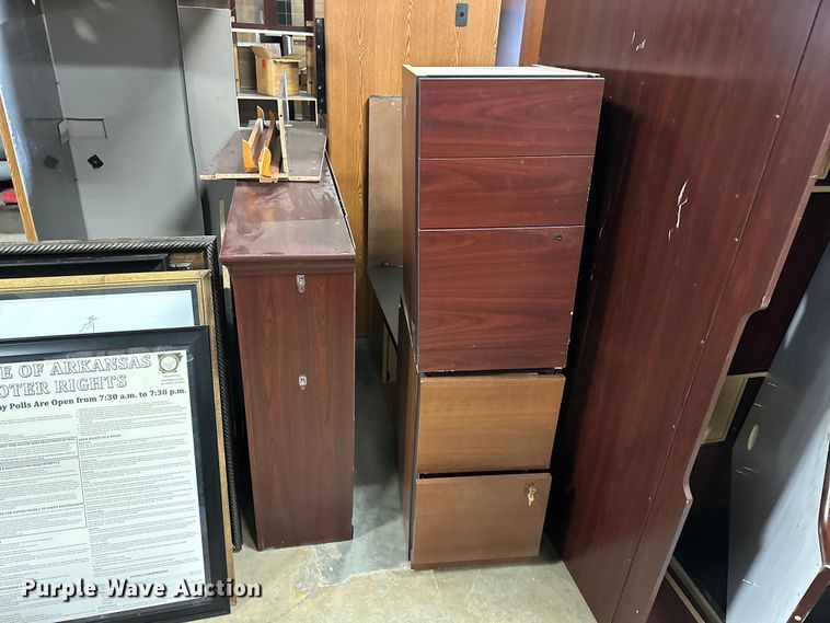 image for item OM9254 Office desk and chairs