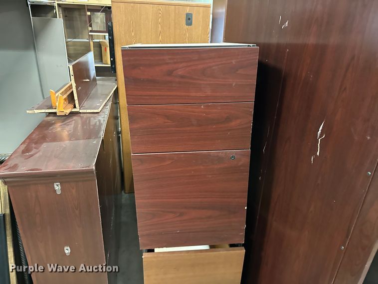 image for item OM9254 Office desk and chairs