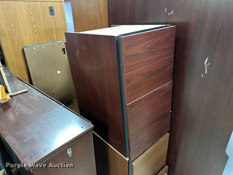 image for item OM9254 Office desk and chairs