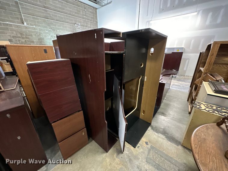 image for item OM9254 Office desk and chairs