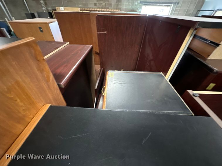 image for item OM9254 Office desk and chairs