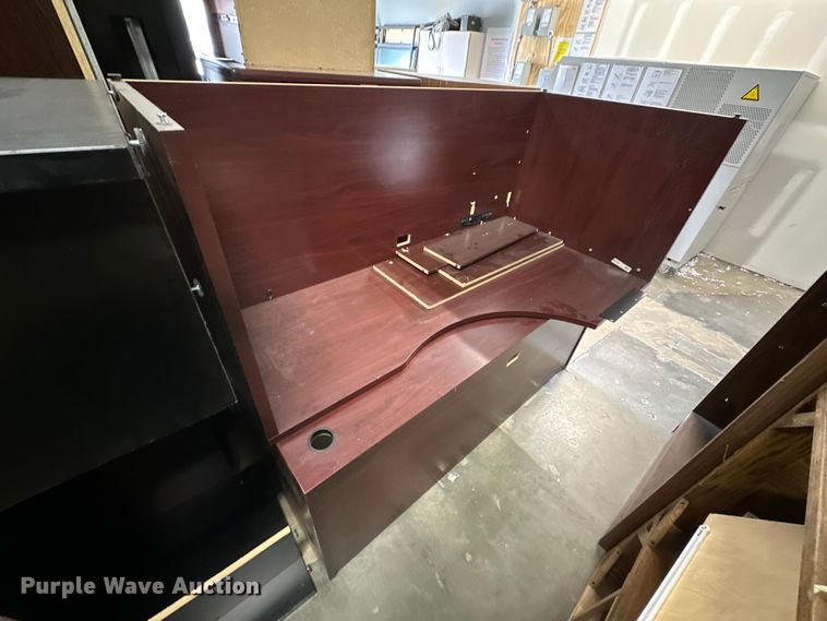 image for item OM9254 Office desk and chairs